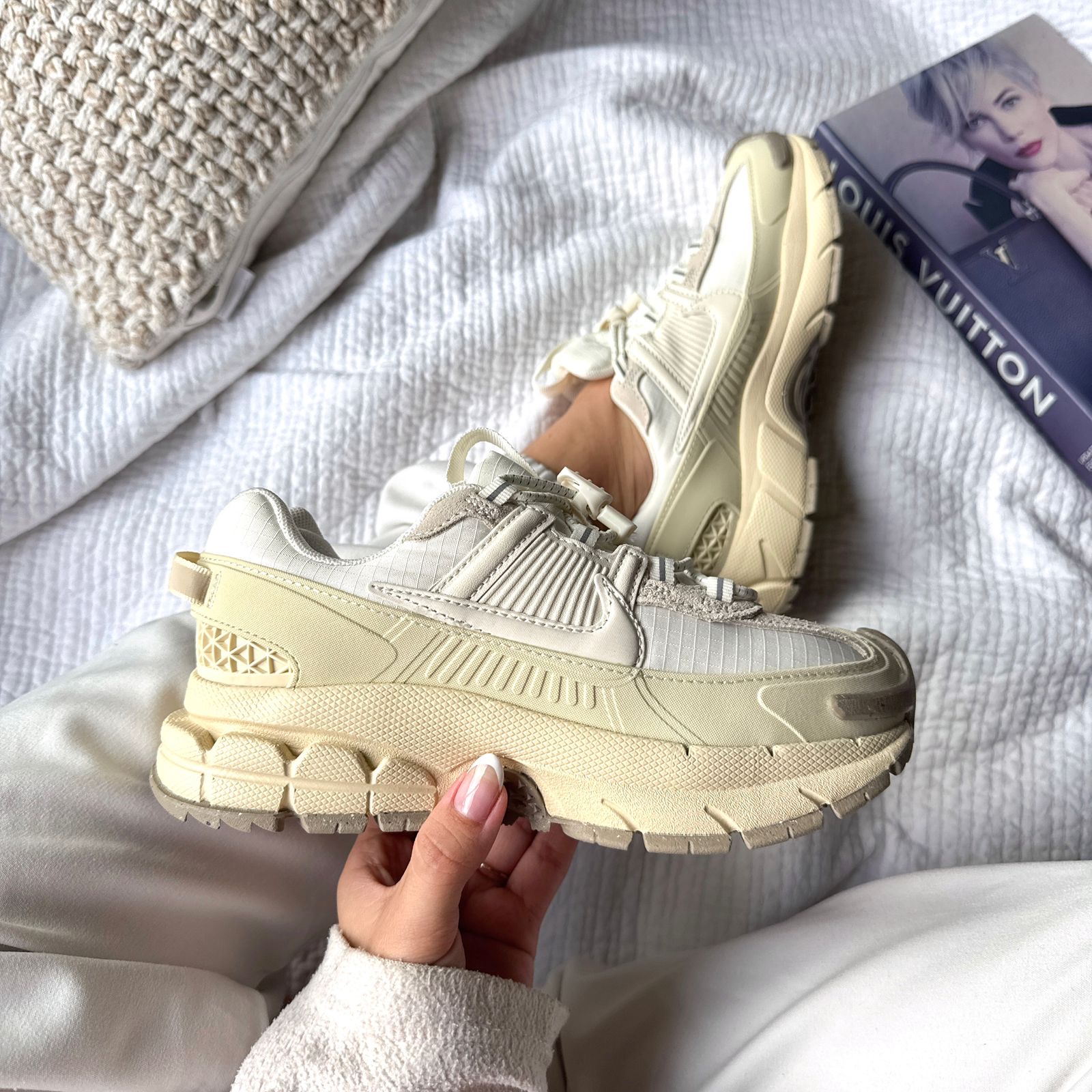 NIKE VOMERO 5 ROAM DAMA