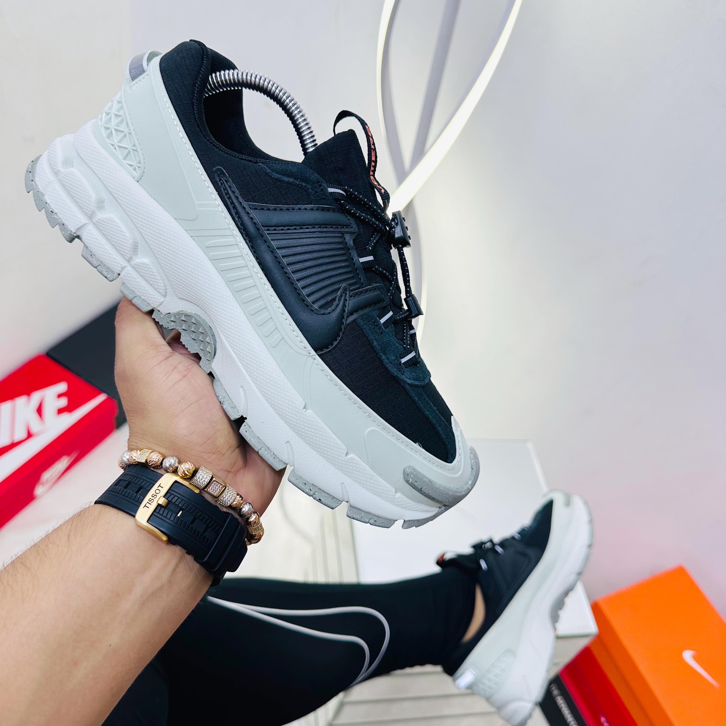 NIKE VOMERO 5 ROAM CABALLERO