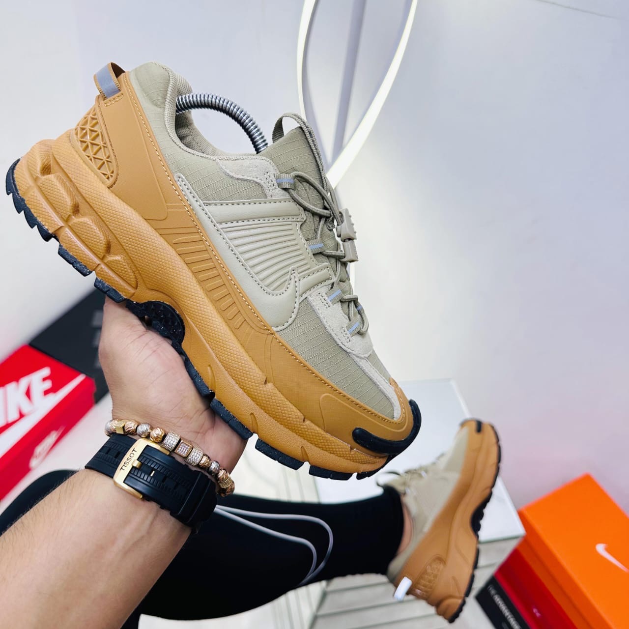 NIKE VOMERO 5 ROAM CABALLERO