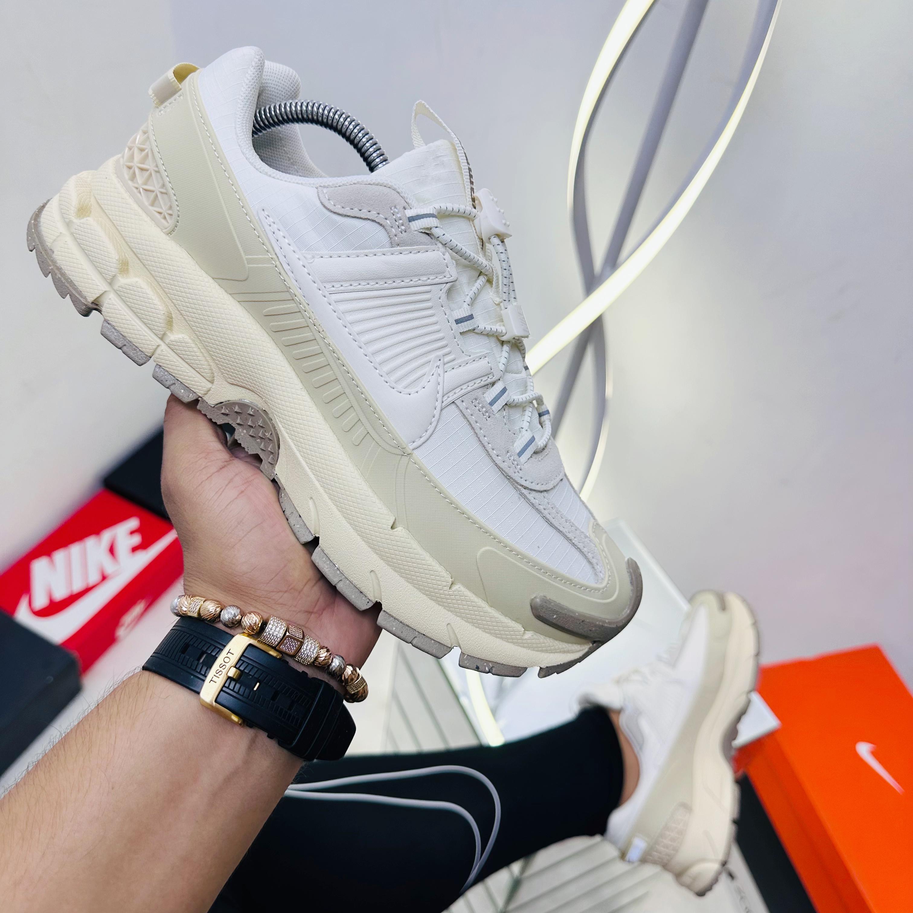 NIKE VOMERO 5 ROAM CABALLERO