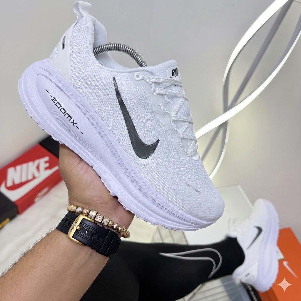 NIKE VOMERO PLUS